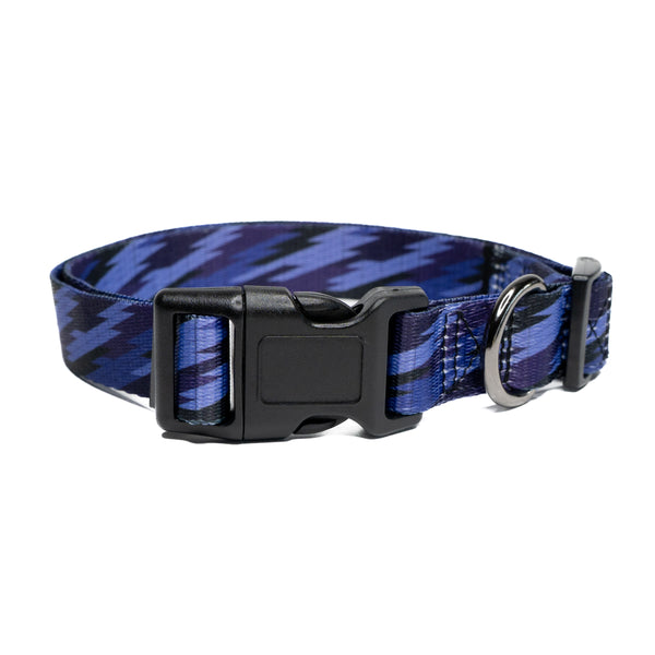 Showing geometry premium dog collar.