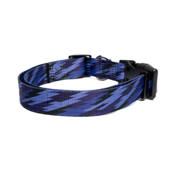 Showing geometry premium dog collar.